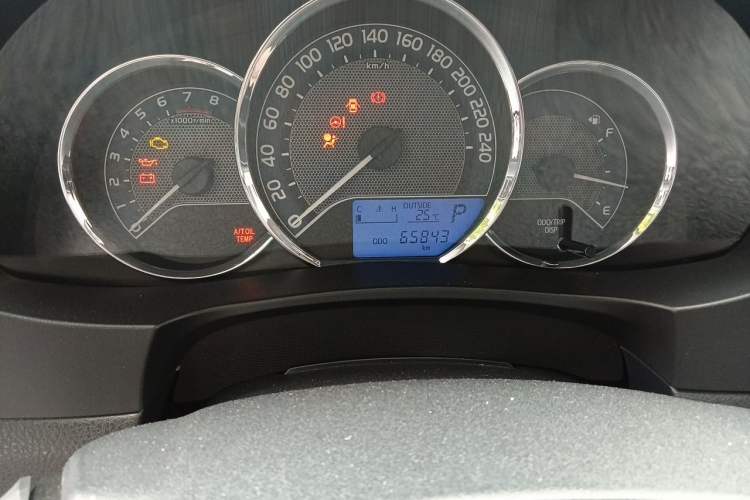 Used Toyota Corolla 2014 1.6L CVT GL Odometer Close Up