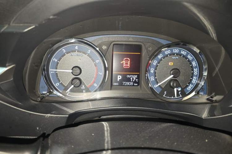 Used Toyota Corolla 2014 1.6L CVT GL-i Odometer Close Up