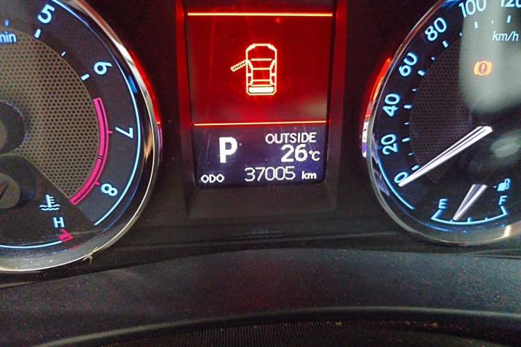 Used Toyota Corolla 2014 1.6L CVT GLX-i Odometer Close Up