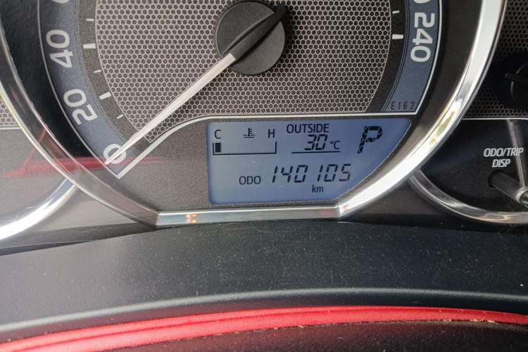 Used Toyota Corolla 2014 1.6L CVT GL Odometer Close Up