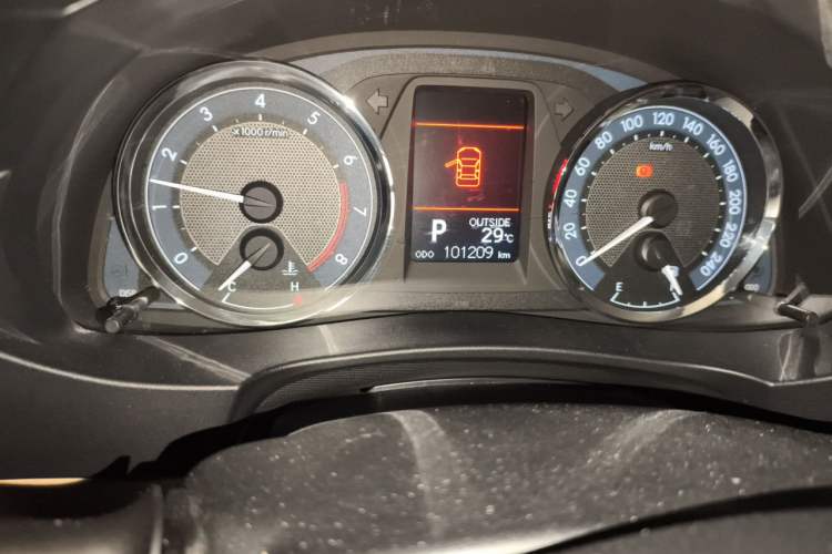 Used Toyota Corolla 2014 1.6L CVT GL-i Leather Edition Odometer Close Up