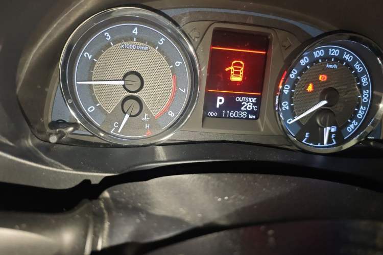 Used Toyota Corolla 2014 1.6L CVT GL-i Odometer Close Up