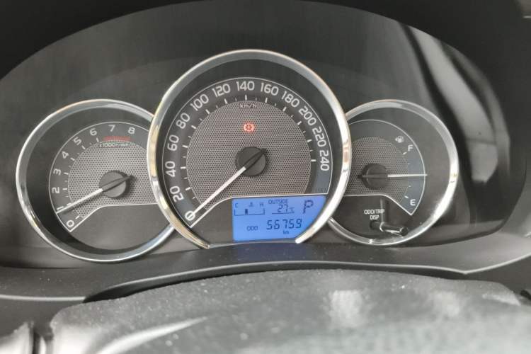 Used Toyota Corolla 2014 1.6L CVT GL Odometer Close Up