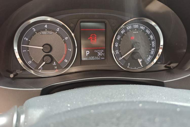 Used Toyota Corolla 2014 1.6L CVT GL-i Odometer Close Up