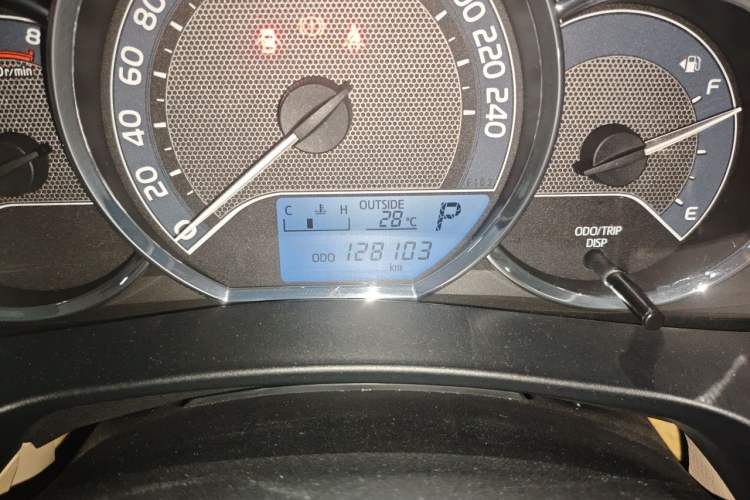 Used Toyota Corolla 2014 1.6L CVT GL Odometer Close Up