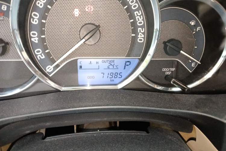 Used Toyota Corolla 2014 1.6L CVT GL Odometer Close Up