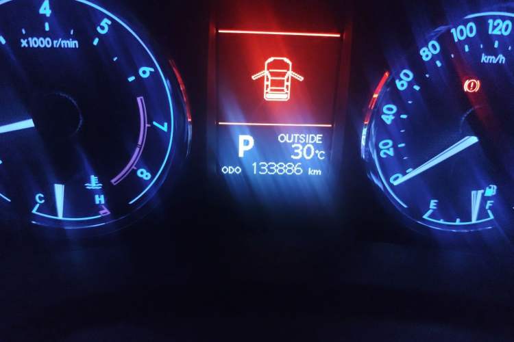 Used Toyota Corolla 2014 1.6L CVT GL-i Odometer Close Up