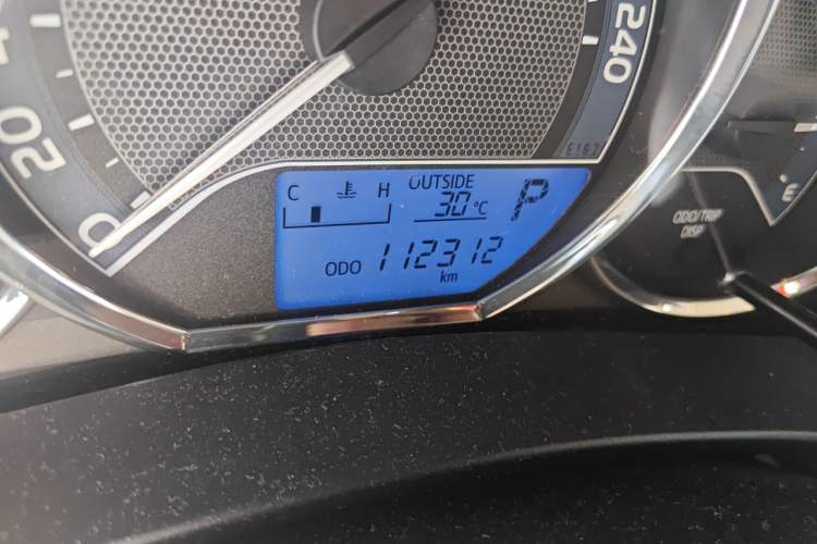 Used Toyota Corolla 2014 1.6L CVT GL Odometer Close Up