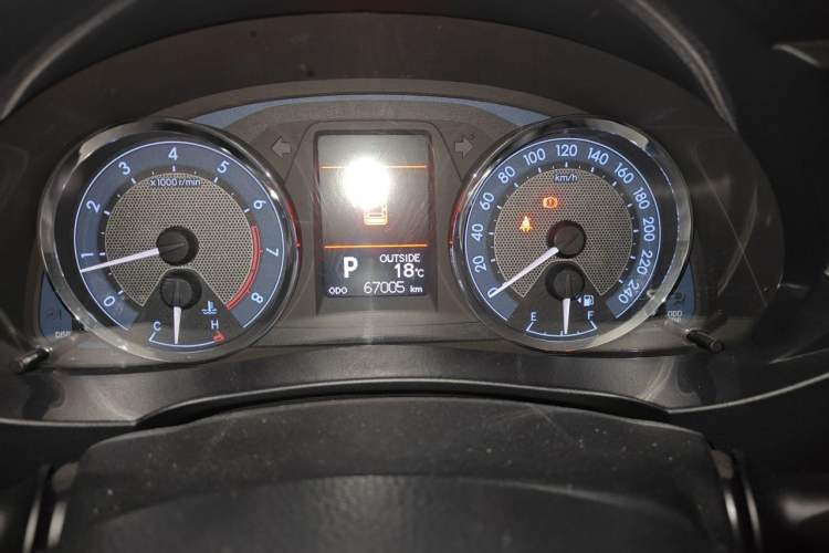 Used Toyota Corolla 2014 1.6L CVT GL-i Leather Edition Odometer Close Up