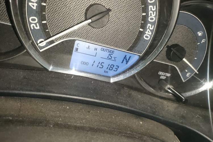 Used Toyota Corolla 2014 1.6L CVT GL Odometer Close Up