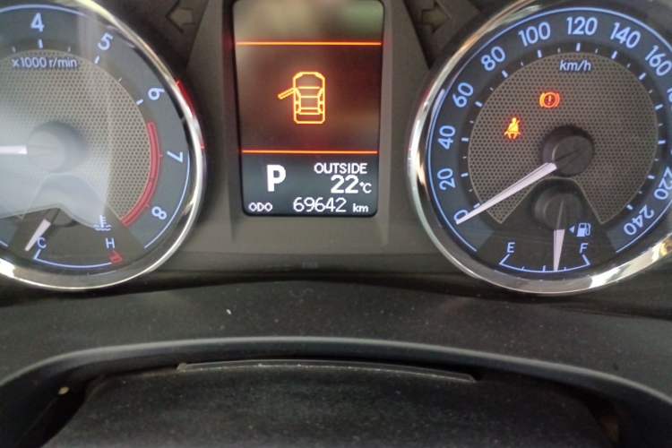 Used Toyota Corolla 2014 1.6L CVT GL-i Leather Edition Odometer Close Up