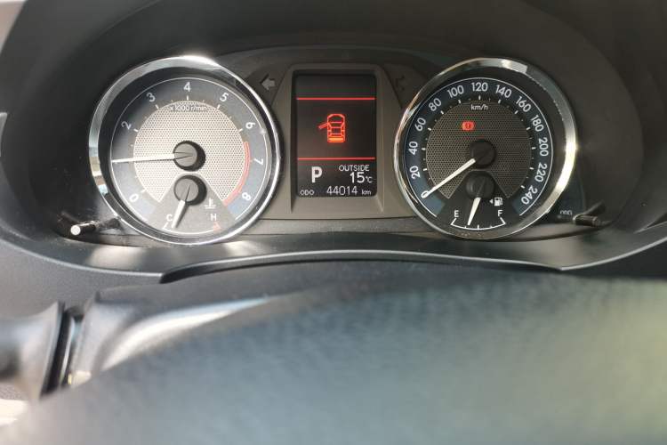Used Toyota Corolla 2014 1.6L CVT GL-i Odometer Close Up