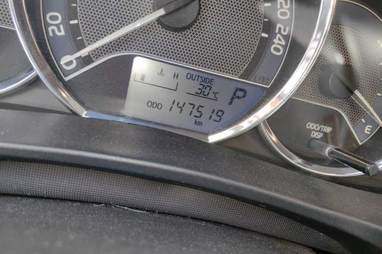 Used Toyota Corolla 2014 1.6L CVT GL Odometer Close Up