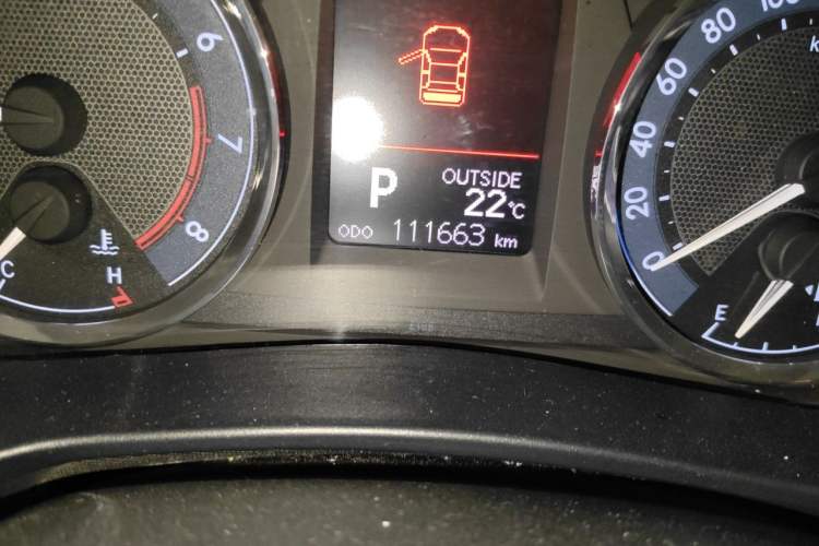 Used Toyota Corolla 2014 1.6L CVT GL-i Odometer Close Up