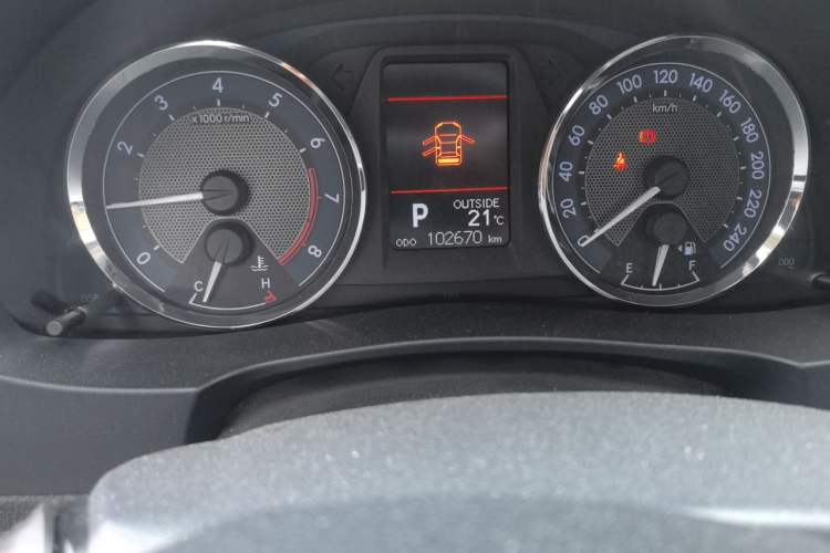 Used Toyota Corolla 2014 1.6L CVT GL-i Leather Edition Odometer Close Up