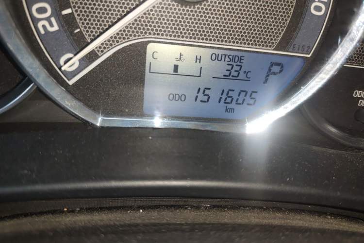 Used Toyota Corolla 2014 1.6L CVT GL Odometer Close Up