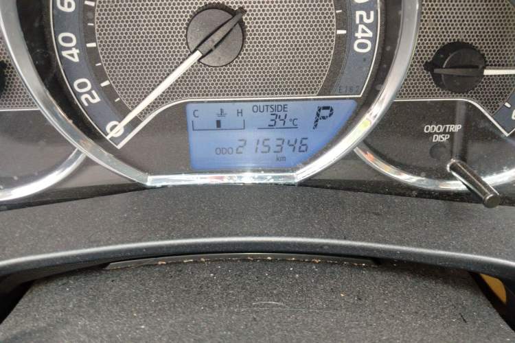Used Toyota Corolla 2014 1.6L CVT GL Odometer Close Up