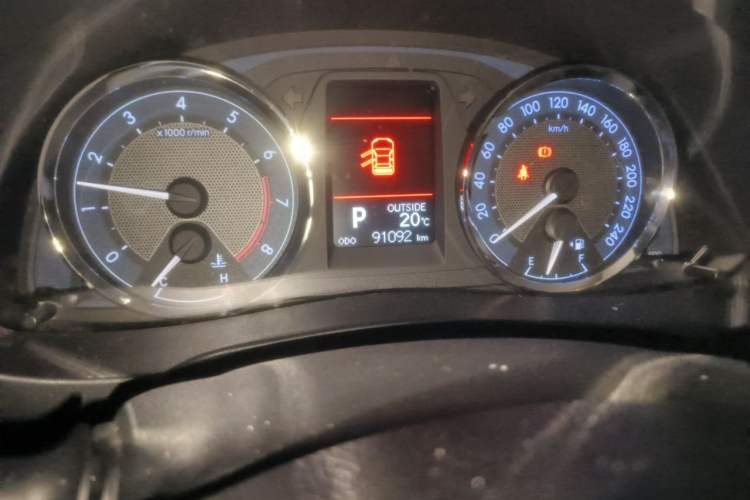 Used Toyota Corolla 2014 1.6L CVT GL-i Leather Edition Odometer Close Up