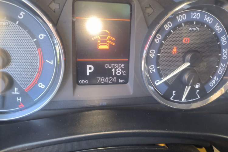 Used Toyota Corolla 2014 1.6L CVT GL-i Odometer Close Up