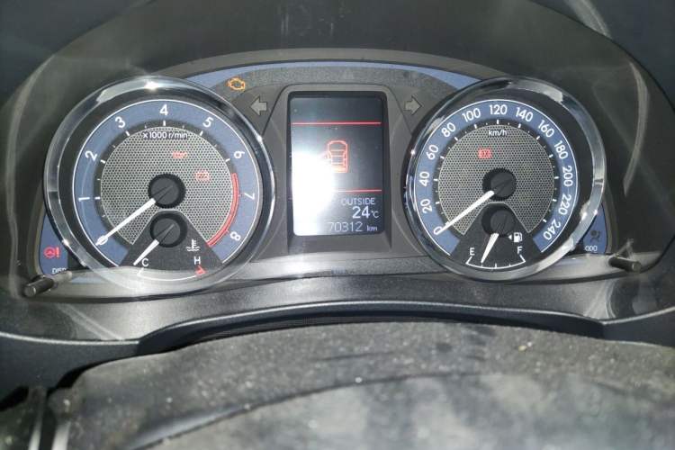 Used Toyota Corolla 2014 1.6L CVT GL-i Leather Edition Odometer Close Up
