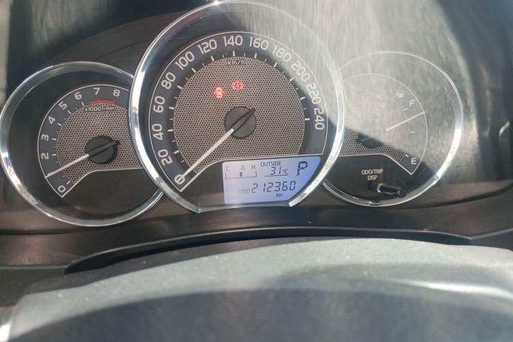 Used Toyota Corolla 2014 1.6L CVT GL Odometer Close Up