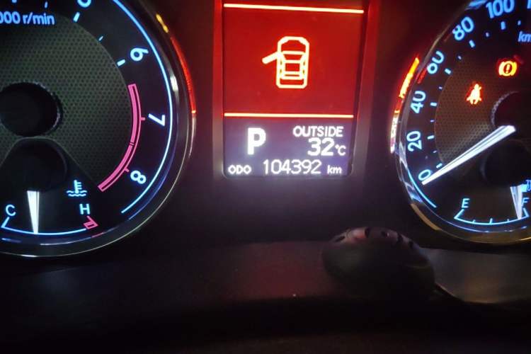 Used Toyota Corolla 2014 1.6L CVT GL-i Leather Edition Odometer Close Up