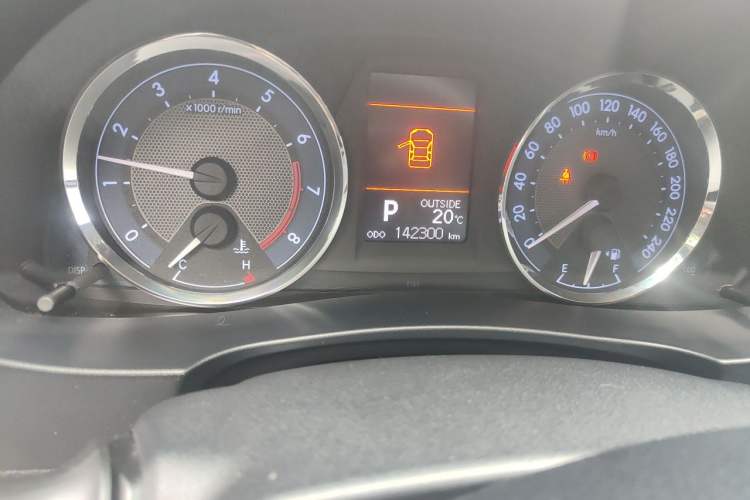 Used Toyota Corolla 2014 1.6L CVT GLX-i Odometer Close Up