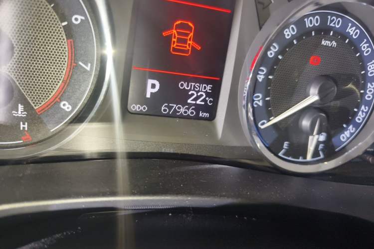 Used Toyota Corolla 2014 1.6L CVT GL-i Odometer Close Up