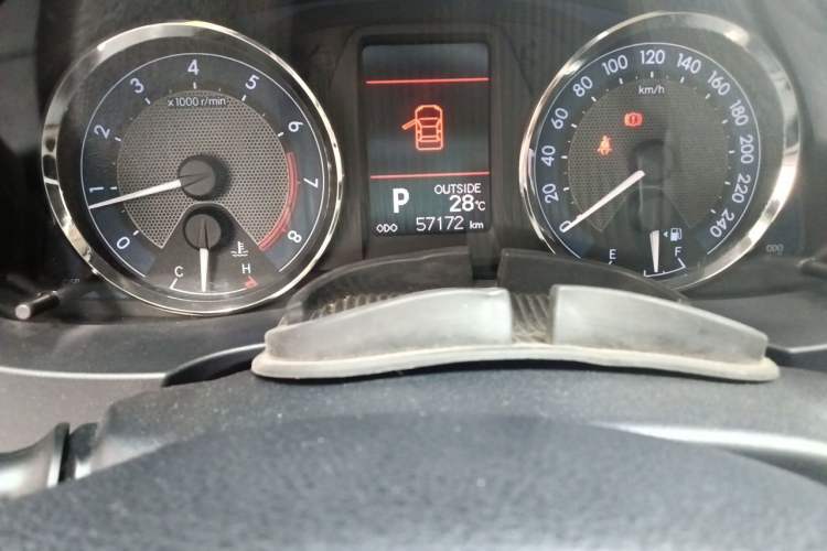 Used Toyota Corolla 2014 1.6L CVT GL-i Odometer Close Up