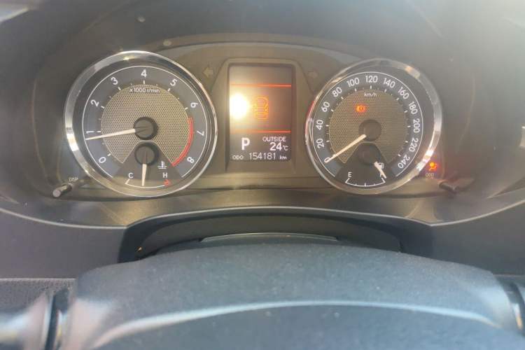 Used Toyota Corolla 2014 1.6L CVT GL-i Odometer Close Up