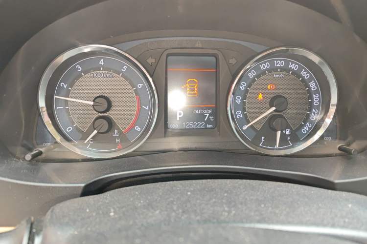 Used Toyota Corolla 2014 1.6L CVT GL-i Odometer Close Up