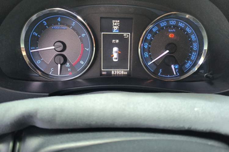 Used Toyota Corolla 2014 1.8L CVT GLX-i Odometer Close Up