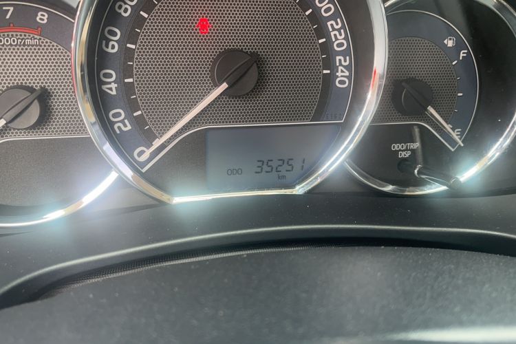 Used Toyota Corolla 2014 1.6L CVT GL Odometer Close Up