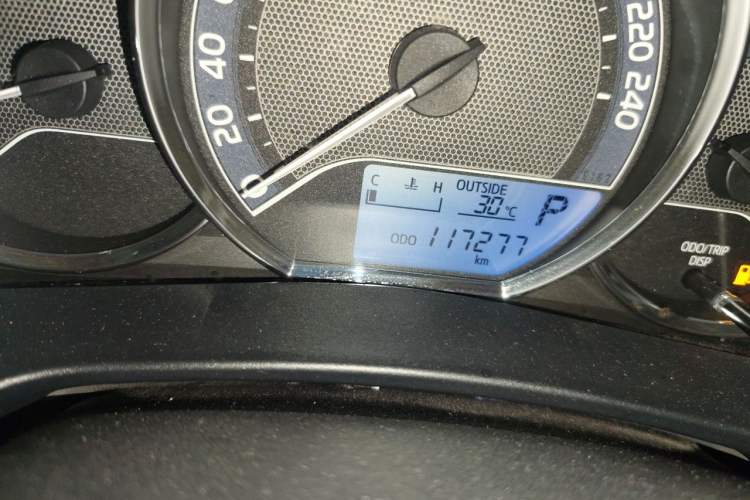 Used Toyota Corolla 2014 1.6L CVT GL Odometer Close Up