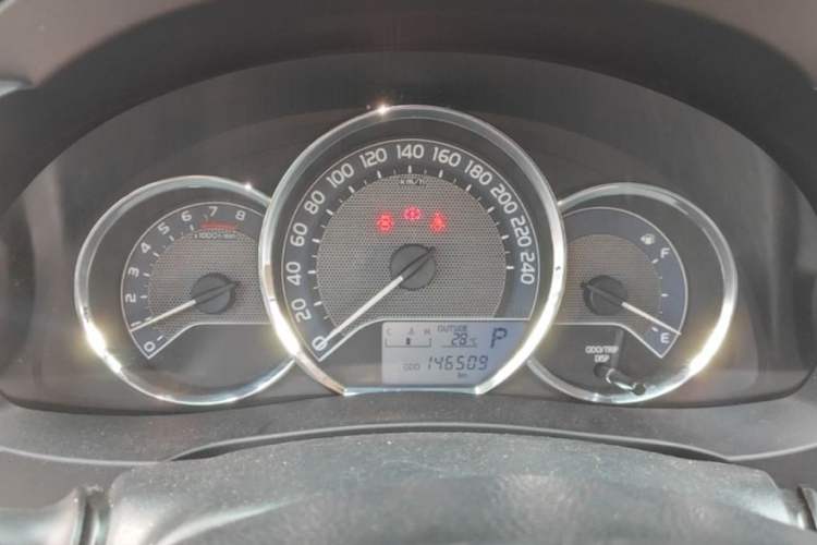Used Toyota Corolla 2014 1.6L CVT GL Odometer Close Up