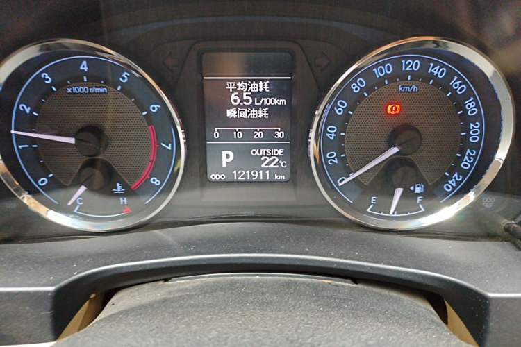 Used Toyota Corolla 2014 1.6L CVT GL-i Odometer Close Up