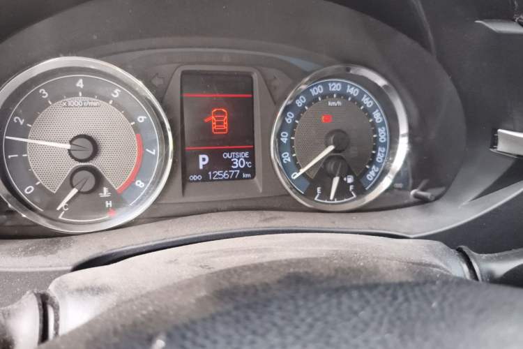 Used Toyota Corolla 2014 1.6L CVT GL-i Odometer Close Up