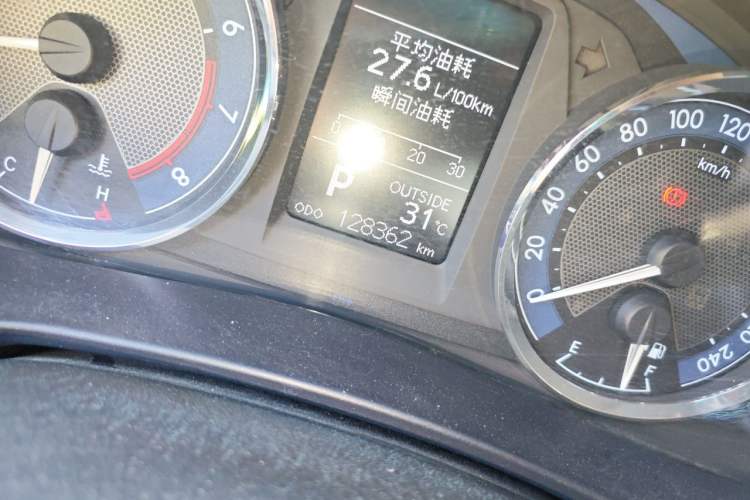 Used Toyota Corolla 2014 1.6L CVT GL-i Odometer Close Up
