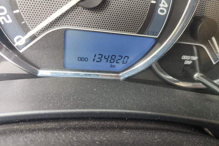 Used Toyota Corolla 2014 1.6L CVT GL Odometer Close Up