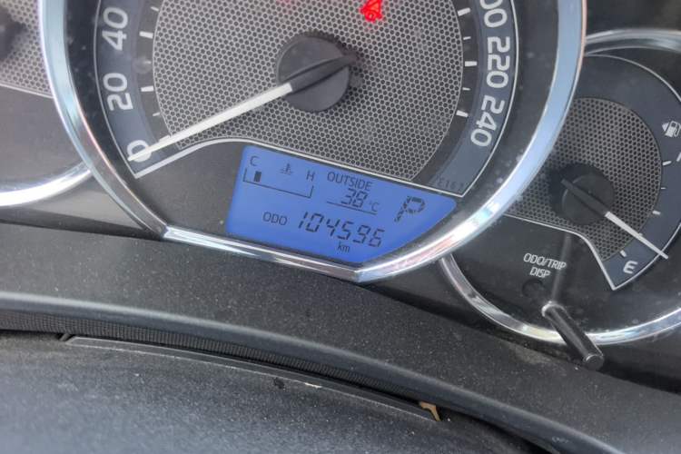 Used Toyota Corolla 2014 1.6L CVT GL Odometer Close Up