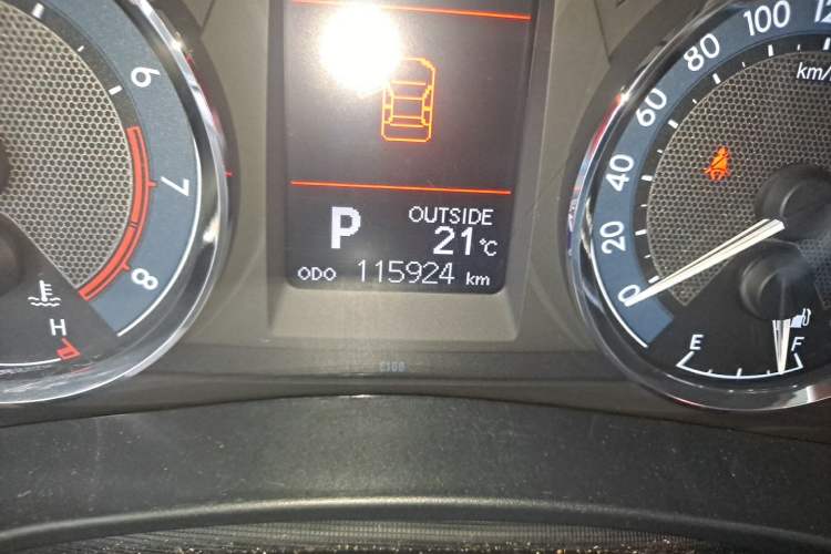 Used Toyota Corolla 2014 1.6L CVT GL-i Odometer Close Up