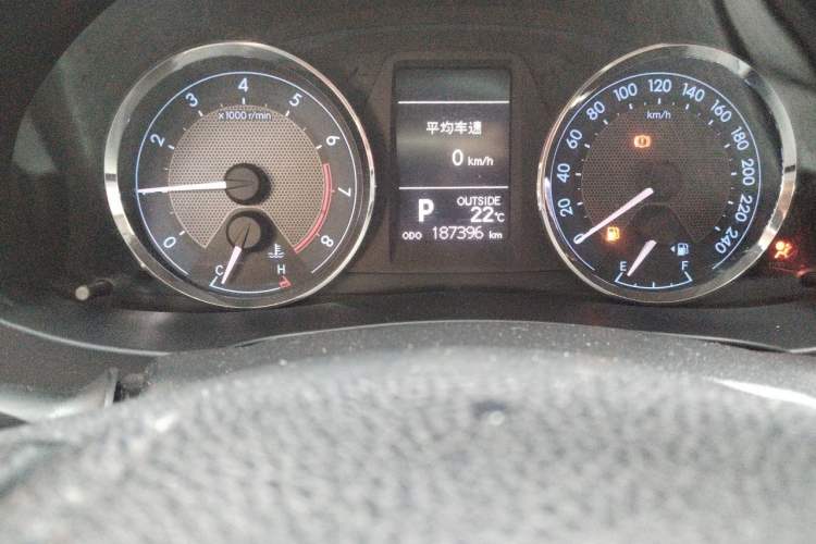 Used Toyota Corolla 2014 1.6L CVT GL-i Odometer Close Up