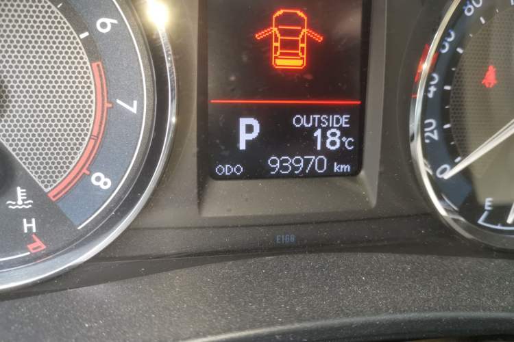 Used Toyota Corolla 2014 1.6L CVT GL-i Odometer Close Up