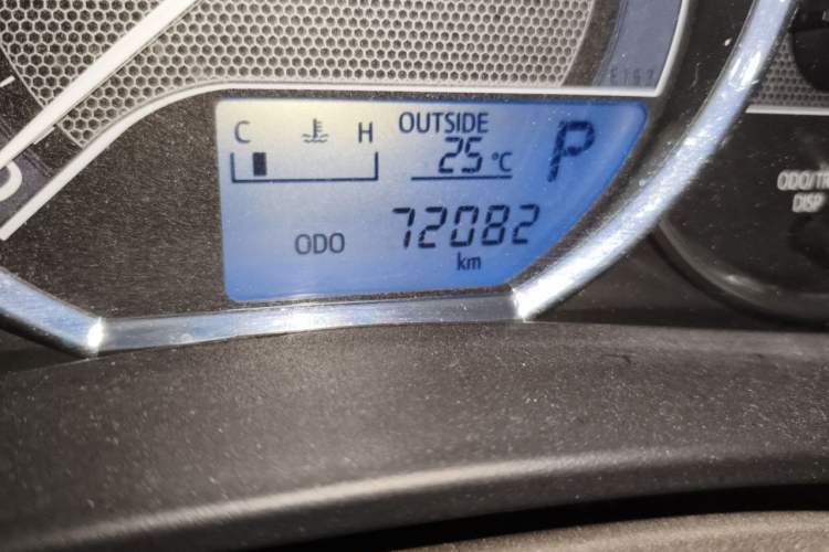 Used Toyota Corolla 2014 1.6L CVT GL Odometer Close Up