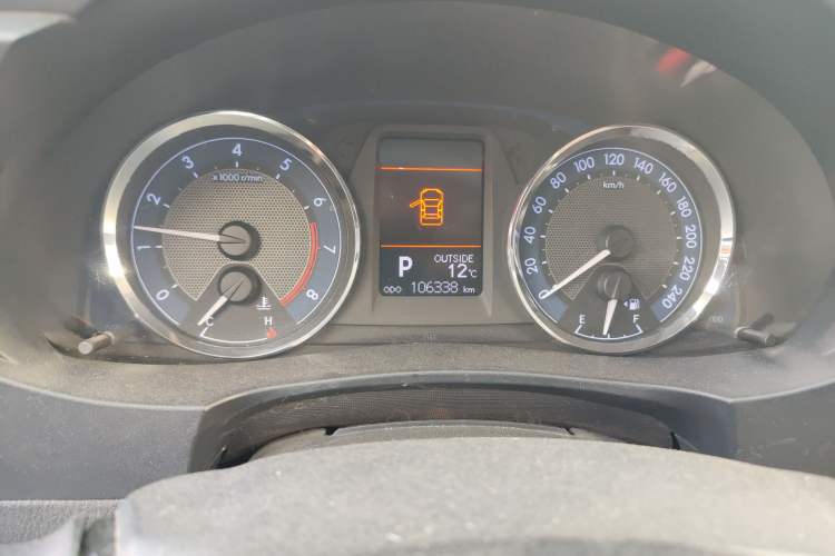 Used Toyota Corolla 2014 1.6L CVT GL-i Odometer Close Up