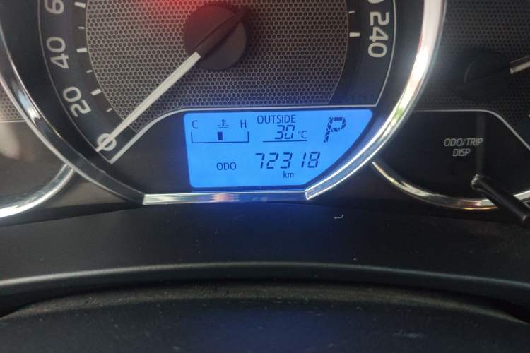 Used Toyota Corolla 2014 1.6L CVT GL Odometer Close Up