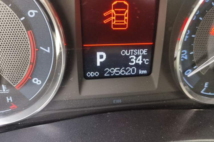Used Toyota Corolla 2014 1.6L CVT GL-i Leather Edition Odometer Close Up