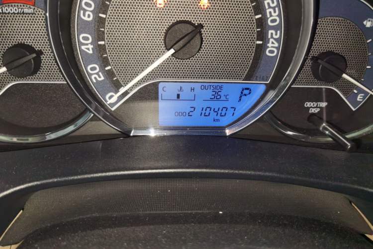 Used Toyota Corolla 2014 1.6L CVT GL Odometer Close Up