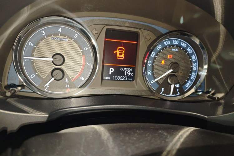Used Toyota Corolla 2014 1.6L CVT GL-i Odometer Close Up