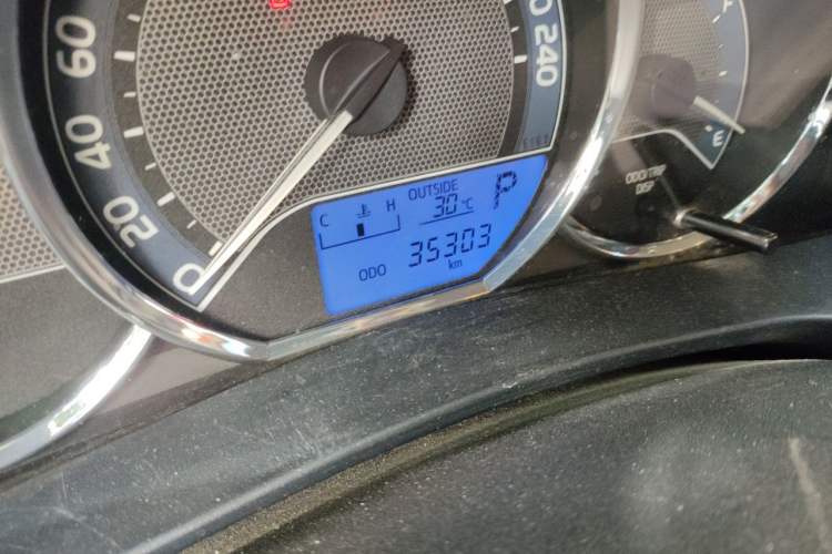Used Toyota Corolla 2014 1.6L CVT GL Odometer Close Up